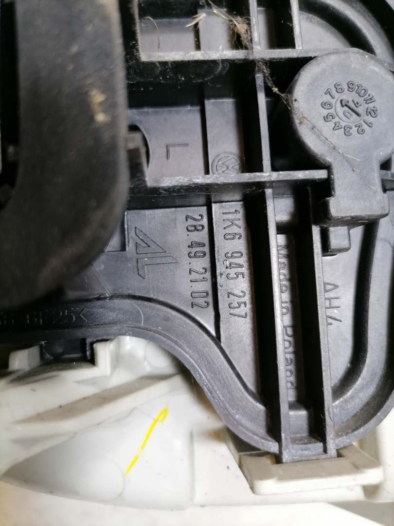 VW Golf 5 original R&uuml;cklicht R&uuml;ckleuchte Heckleuchte au&szlig;en links Flie&szlig;heck BJ04